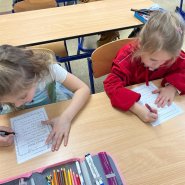 Projektový den “Třídní karneval” v první třídě: Barevná směs matematiky, tance a zábavy